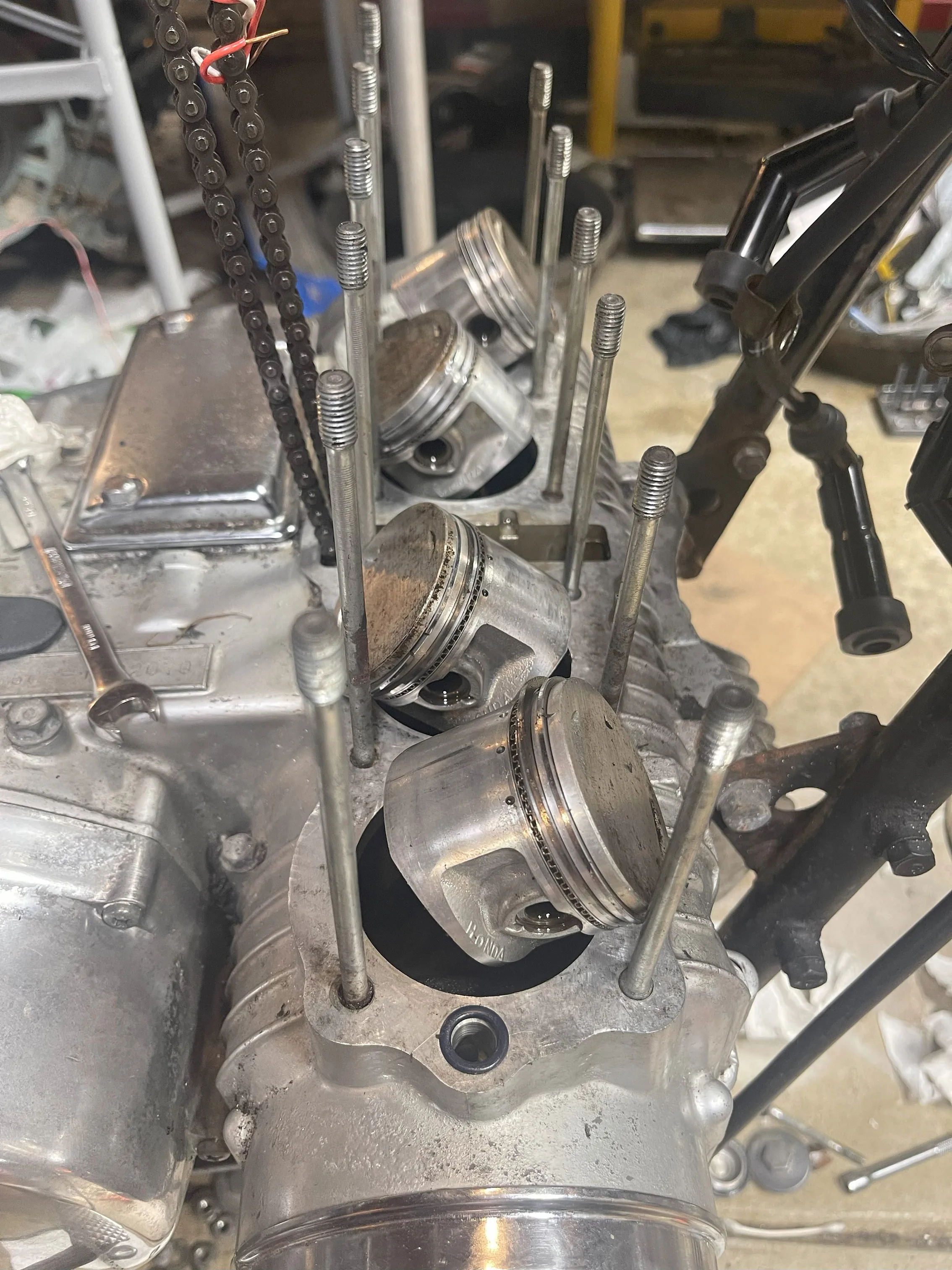 Honda CB550 Four Pistons